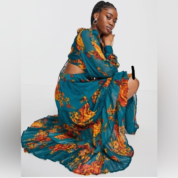 NWT ASOS Curve pleated bodice midi dress with tiered skirt and lace back detail. - Picture 5 of 7